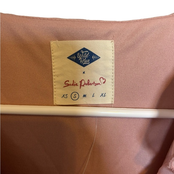 Wild Blue Sadie Robertson Blush
Pink Dress With Ruffled Detail Tie
Waist size S - Picture 4 of 8